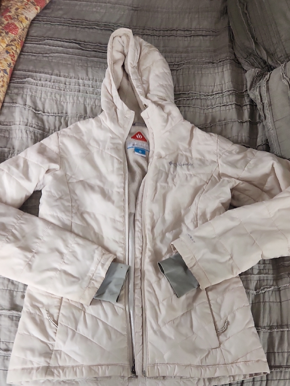 Columbia Women's Hooded Puffer Jacket in Light Cream
